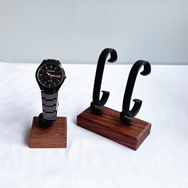 Soporte de madera en forma de  - Jewelry And Watches Inc reseña y precio